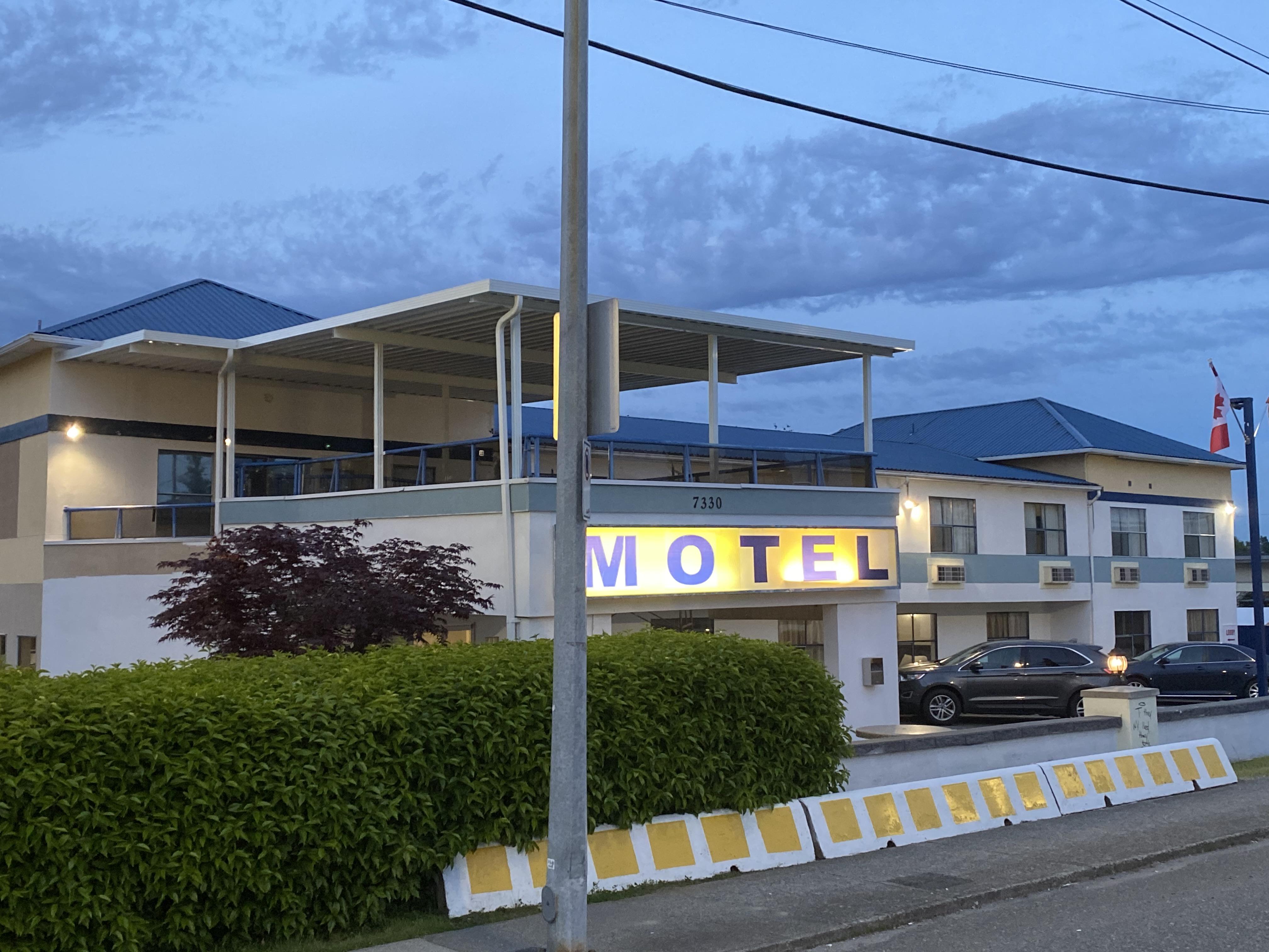 Happy Day Inn Burnaby Esterno foto