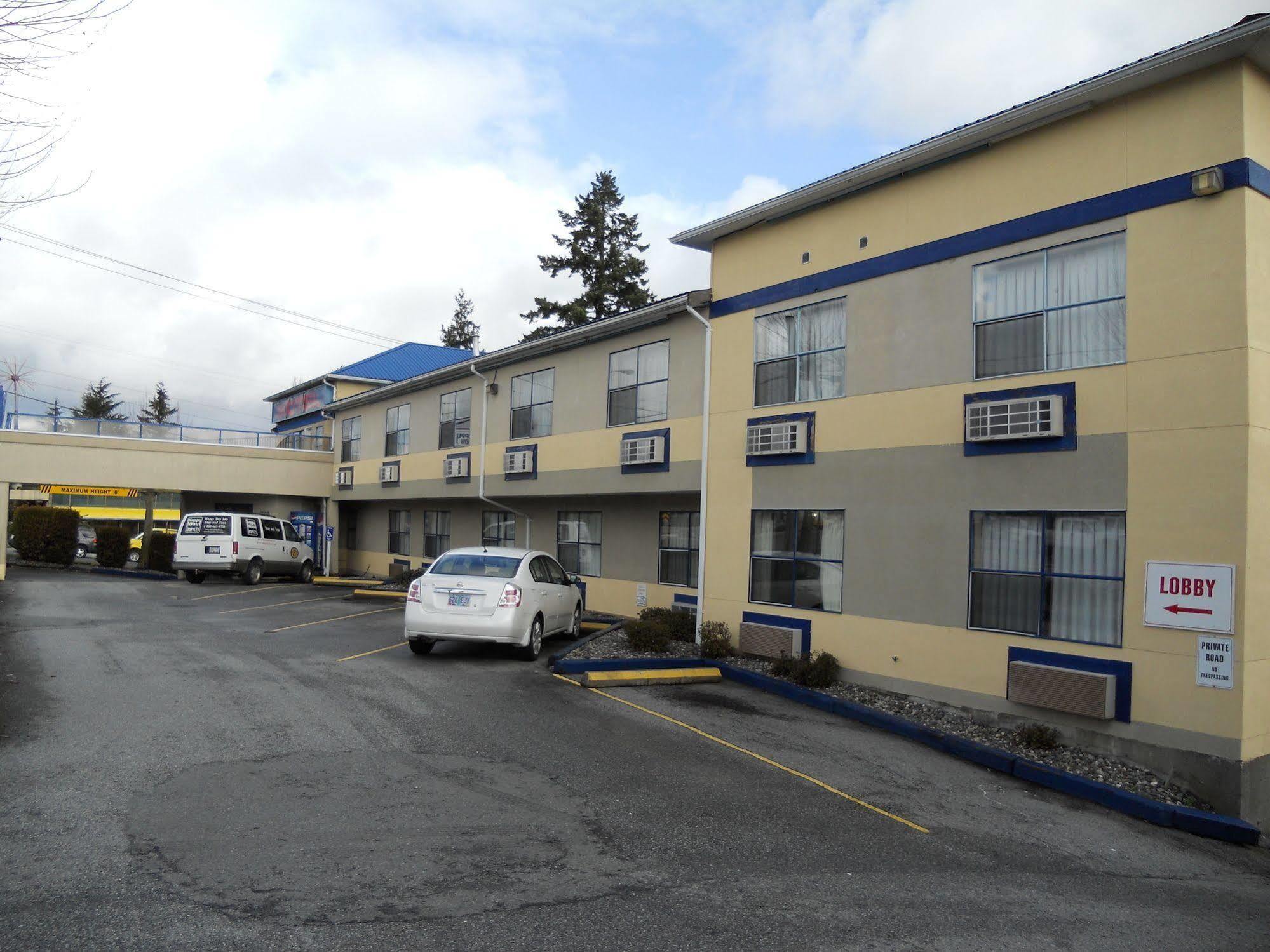 Happy Day Inn Burnaby Esterno foto
