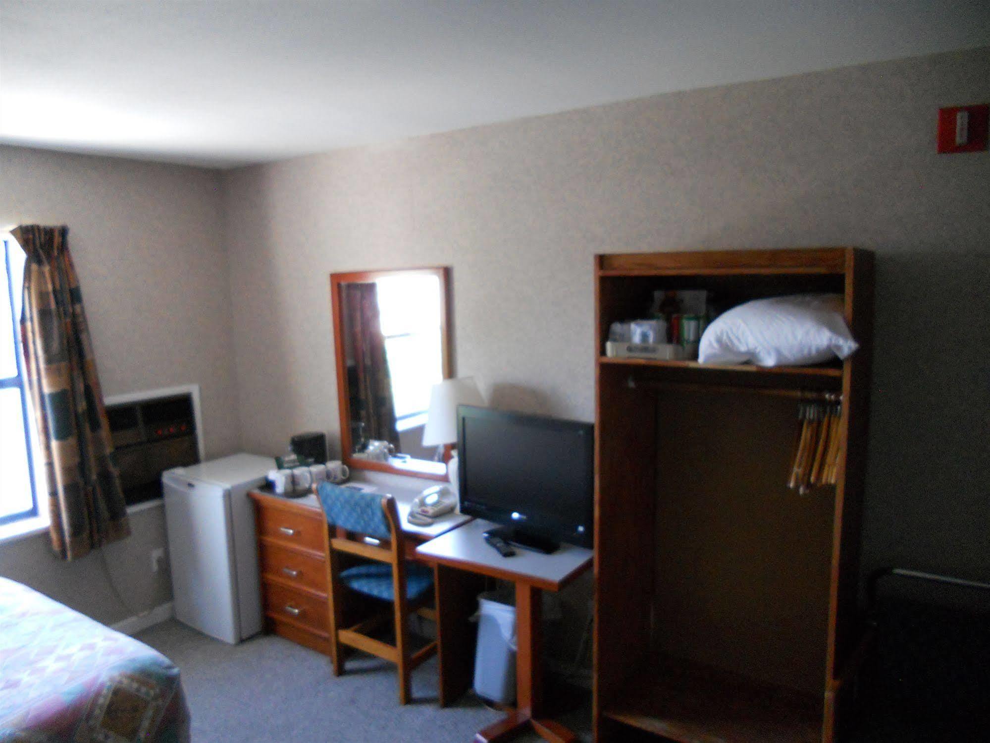 Happy Day Inn Burnaby Esterno foto