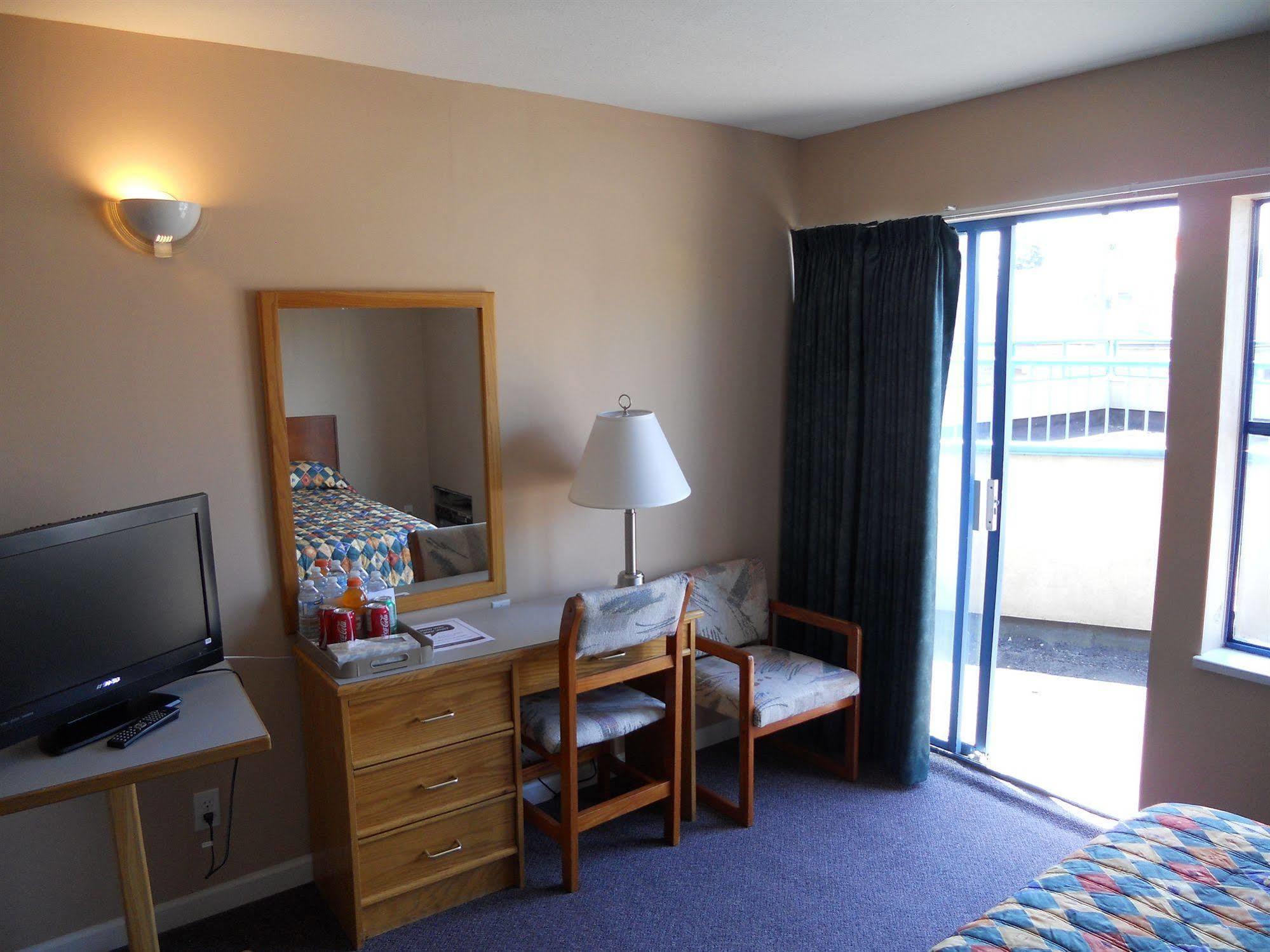 Happy Day Inn Burnaby Esterno foto