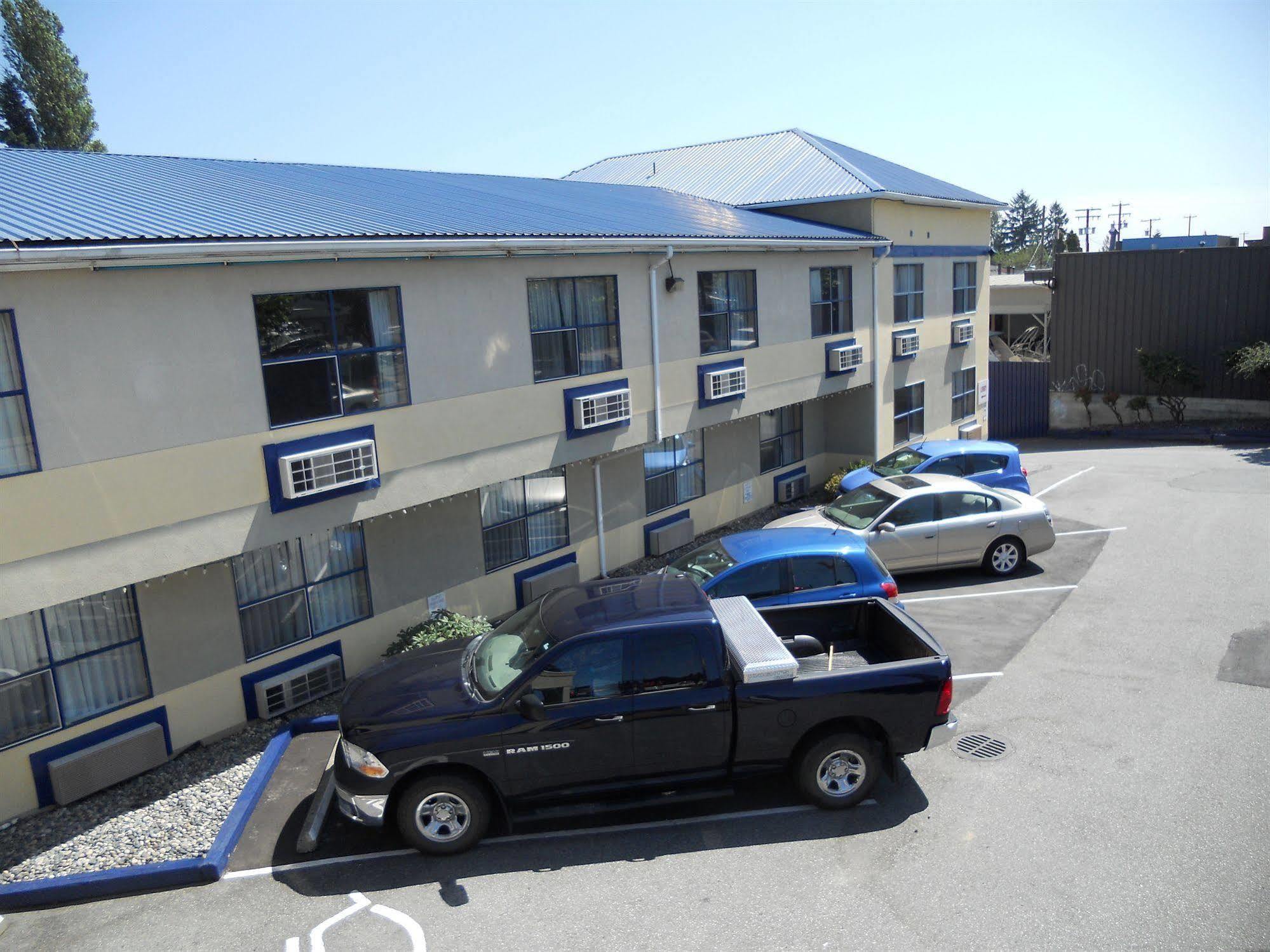 Happy Day Inn Burnaby Esterno foto